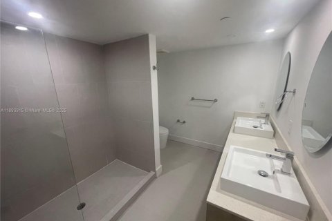 Снять в аренду кондоминиум в Норт-Майами-Бич, Флорида 2 спальни, 83.89м2, № 1946590 - фото 13