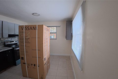 Снять в аренду виллу или дом в Майами-Гарденс, Флорида 3 спальни, 254.18м2, № 2034552 - фото 16