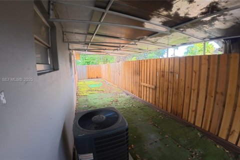 Снять в аренду виллу или дом в Майами-Гарденс, Флорида 3 спальни, 254.18м2, № 2034552 - фото 11