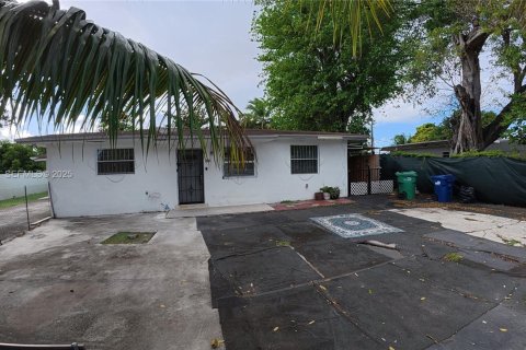 Дом в Майами-Гарденс, Флорида 3 спальни, 254.18м2 № 2034552