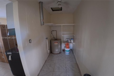 Снять в аренду виллу или дом в Майами-Гарденс, Флорида 3 спальни, 254.18м2, № 2034552 - фото 12