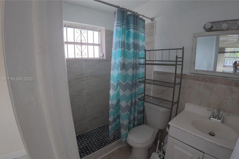 Снять в аренду виллу или дом в Майами-Гарденс, Флорида 3 спальни, 254.18м2, № 2034552 - фото 21