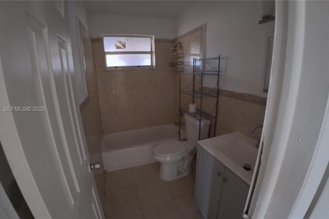 Снять в аренду виллу или дом в Майами-Гарденс, Флорида 3 спальни, 254.18м2, № 2034552 - фото 7