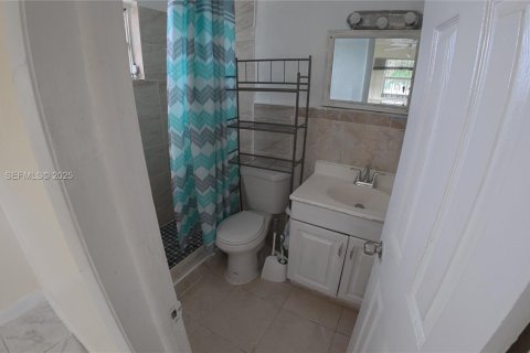 Снять в аренду виллу или дом в Майами-Гарденс, Флорида 3 спальни, 254.18м2, № 2034552 - фото 20