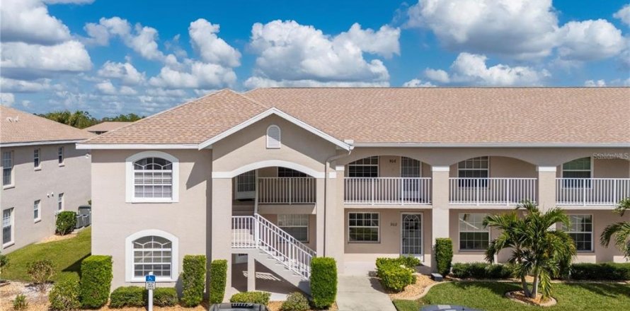 Condominio en Lake Suzy, Florida, 3 dormitorios  № 1830092