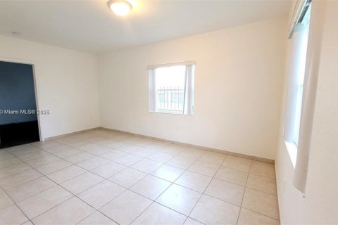 Condo in Miami, Florida, 4 bedrooms  № 1925117 - photo 2