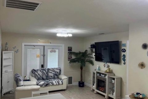 House in Vero Beach, Florida 4 bedrooms, 176.51 sq.m. № 2421224 - photo 21