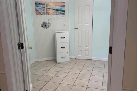 House in Vero Beach, Florida 4 bedrooms, 176.51 sq.m. № 2421224 - photo 25
