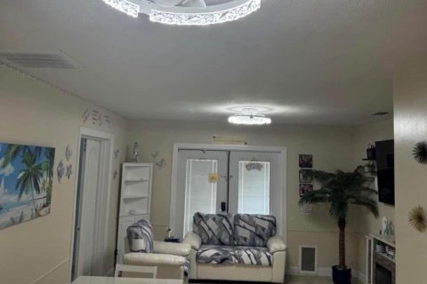 House in Vero Beach, Florida 4 bedrooms, 176.51 sq.m. № 2421224 - photo 22