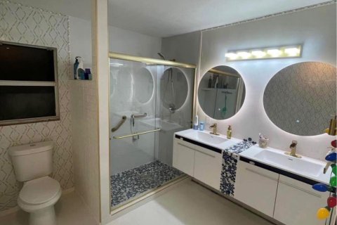 House in Vero Beach, Florida 4 bedrooms, 176.51 sq.m. № 2421224 - photo 7