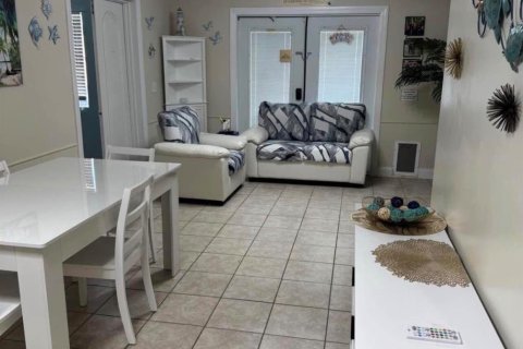 House in Vero Beach, Florida 4 bedrooms, 176.51 sq.m. № 2421224 - photo 23