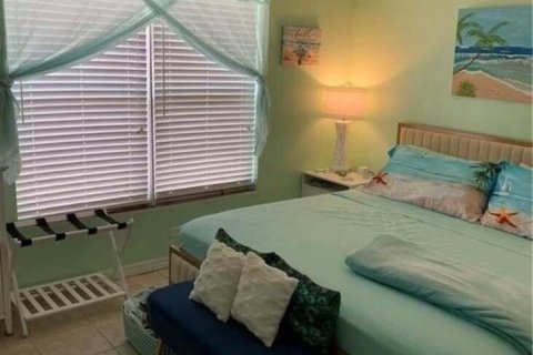 House in Vero Beach, Florida 4 bedrooms, 176.51 sq.m. № 2421224 - photo 5
