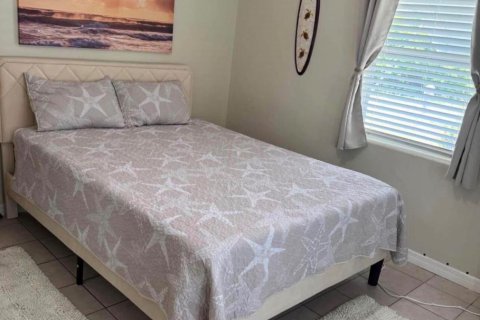 House in Vero Beach, Florida 4 bedrooms, 176.51 sq.m. № 2421224 - photo 11
