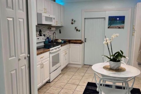 House in Vero Beach, Florida 4 bedrooms, 176.51 sq.m. № 2421224 - photo 16