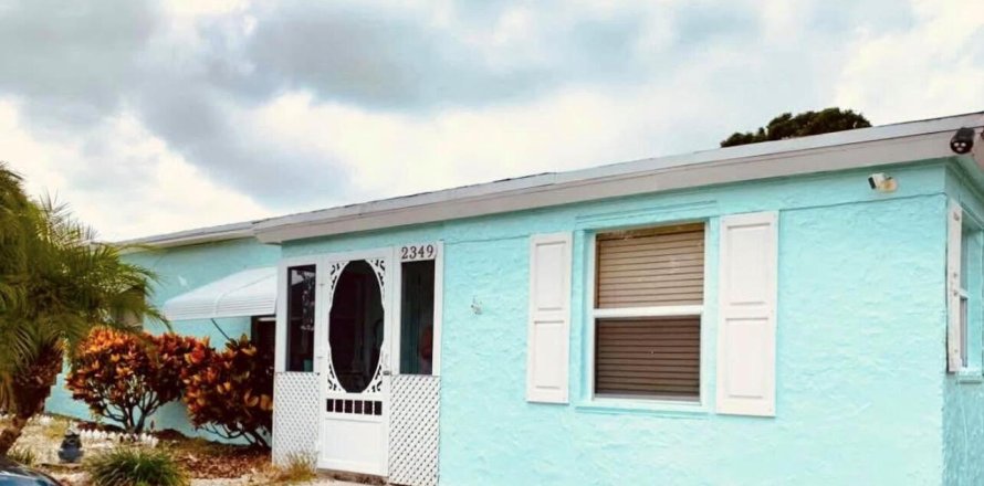 House in Vero Beach, Florida 4 bedrooms, 176.51 sq.m. № 2421224