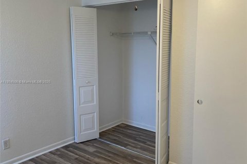 Condo in Plantation, Florida, 2 bedrooms  № 1956061 - photo 13