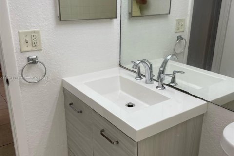 Condo in Plantation, Florida, 2 bedrooms  № 1956061 - photo 16