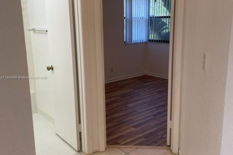 Condo in Plantation, Florida, 2 bedrooms  № 1956061 - photo 12