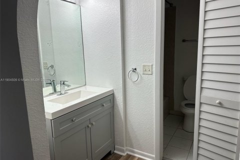 Condo in Plantation, Florida, 2 bedrooms  № 1956061 - photo 8