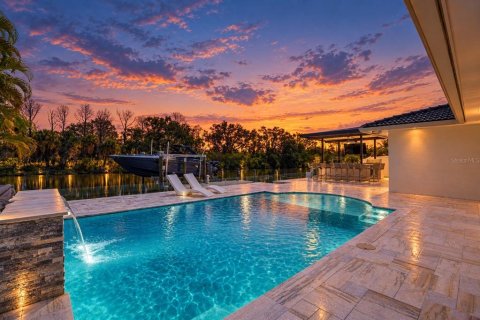 Casa en Tampa, Florida 4 dormitorios, 208.84 m2 № 2380748