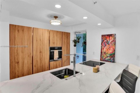 Condominio en venta en Miami, Florida, 1 dormitorio, 72 m2 № 1697513 - foto 5