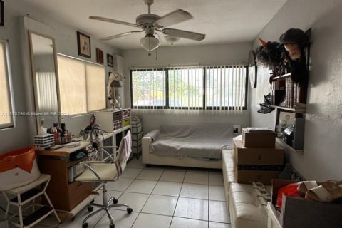 Casa en venta en Miami, Florida, 3 dormitorios, 170.2 m2 № 1702996 - foto 13
