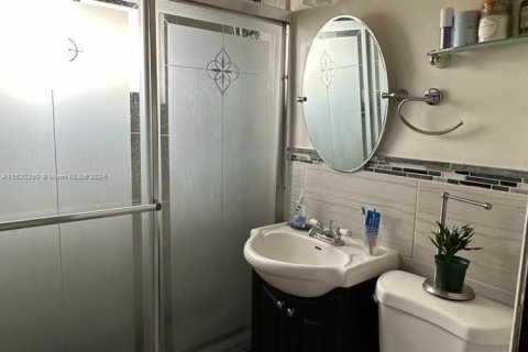 Casa en venta en Miami, Florida, 3 dormitorios, 170.2 m2 № 1702996 - foto 12