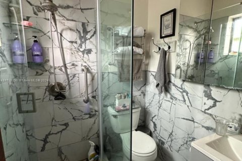 Casa en venta en Miami, Florida, 3 dormitorios, 170.2 m2 № 1702996 - foto 10