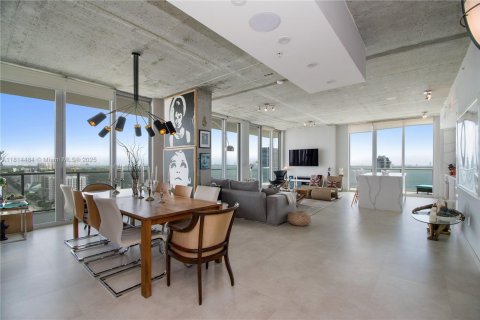 Condominio en venta en Miami, Florida, 3 dormitorios, 146.51 m2 № 1766320 - foto 4