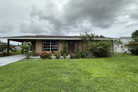Casa en alquiler en Port Charlotte, Florida, 2 dormitorios, 84.91 m2 № 1901811 - foto 1