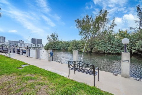 Снять в аренду кондоминиум в Помпано-Бич, Флорида 2 спальни, 77.57м2, № 1947973 - фото 21