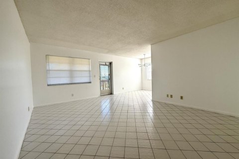 Condo in West Palm Beach, Florida, 2 bedrooms  № 2282883 - photo 4