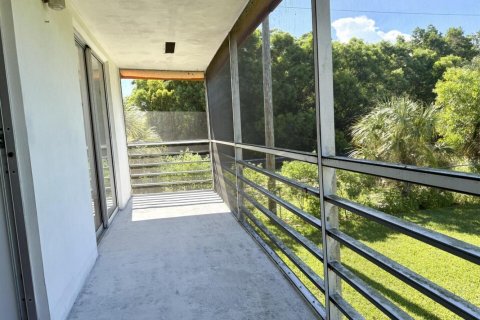 Condo in West Palm Beach, Florida, 2 bedrooms  № 2282883 - photo 8