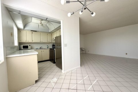 Condo in West Palm Beach, Florida, 2 bedrooms  № 2282883 - photo 3