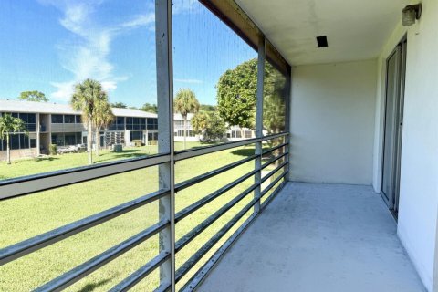 Condo in West Palm Beach, Florida, 2 bedrooms  № 2282883 - photo 9