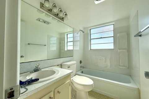 Condo in West Palm Beach, Florida, 2 bedrooms  № 2282883 - photo 5