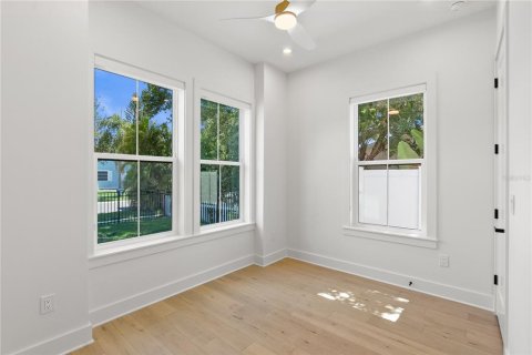 Casa en venta en Saint Petersburg, Florida, 4 dormitorios, 354.89 m2 № 1615247 - foto 7