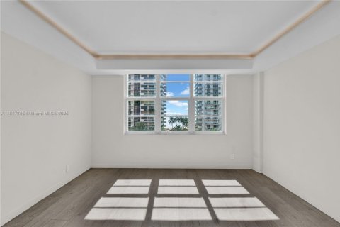 Condo in Miami Beach, Florida, 2 bedrooms  № 1772465 - photo 4