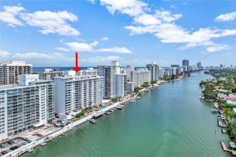 Condo in Miami Beach, Florida, 2 bedrooms  № 1772465 - photo 17