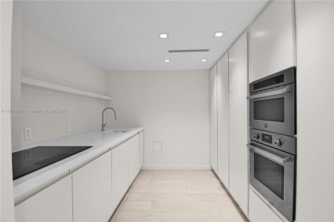 Condo in Miami Beach, Florida, 2 bedrooms  № 1772465 - photo 3