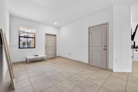 Купить таунхаус в Хомстед, Флорида 3 спальни, 169.73м2, № 2262799 - фото 3