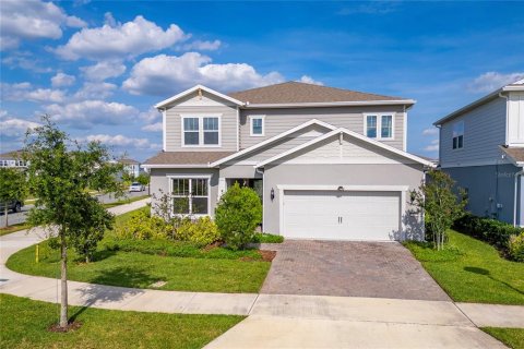 House in Orlando, Florida 5 bedrooms, 309.64 sq.m. № 2110127