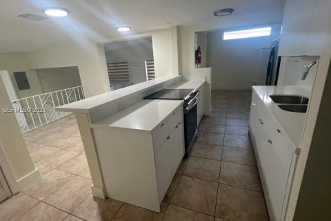 Купить виллу или дом в Майами, Флорида 4 спальни, 146.97м2, № 2005534 - фото 2