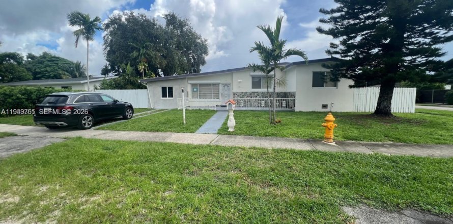 Дом в Майами, Флорида 4 спальни, 146.97м2 № 2005534