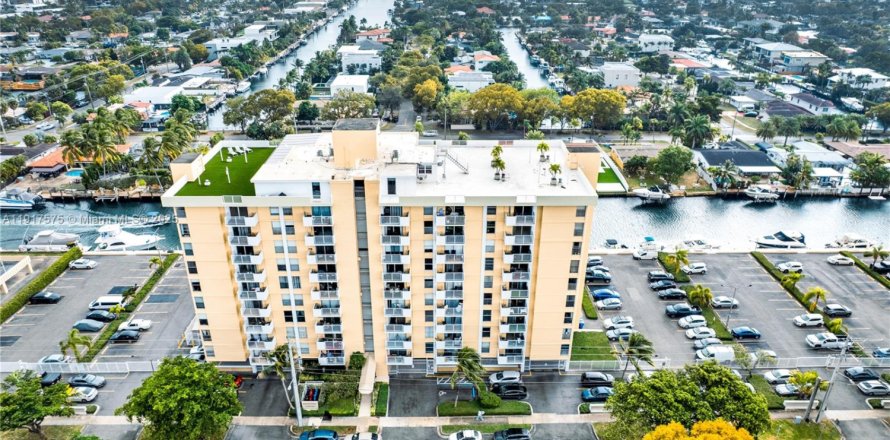 Condo à North Miami, Floride, 1 chambre  № 1975675