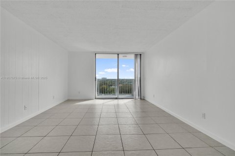 Copropriété à vendre à North Miami, Floride: 1 chambre, 74.88 m2 № 1975675 - photo 4