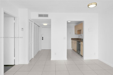 Copropriété à vendre à North Miami, Floride: 1 chambre, 74.88 m2 № 1975675 - photo 8