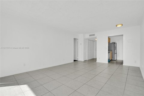 Copropriété à vendre à North Miami, Floride: 1 chambre, 74.88 m2 № 1975675 - photo 7
