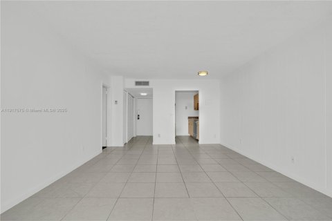 Copropriété à vendre à North Miami, Floride: 1 chambre, 74.88 m2 № 1975675 - photo 6