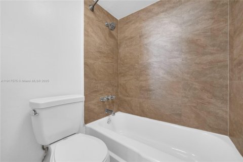 Copropriété à vendre à North Miami, Floride: 1 chambre, 74.88 m2 № 1975675 - photo 15